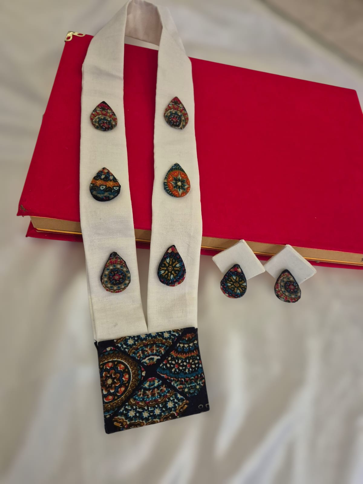 Hiraola's Product Image